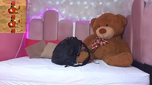 Freechat puca_ebony on StripChat