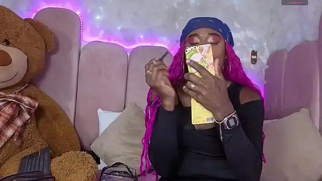 Freechat puca_ebony on StripChat