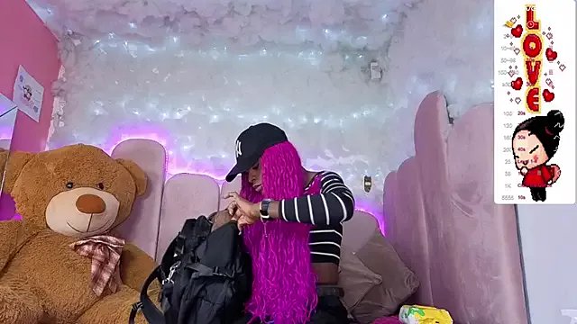 Freechat puca_ebony on StripChat