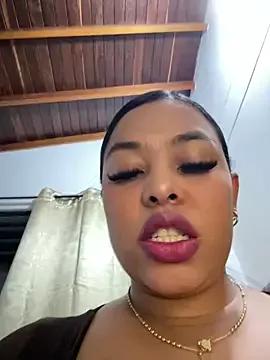 Freechat PUSHYLATE on StripChat