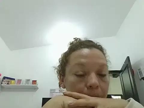 Freechat PUSHYLATE on StripChat