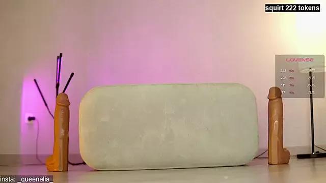 Freechat queeneliaa on StripChat