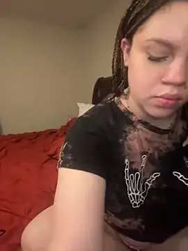 Freechat QueenNuttCollector on StripChat