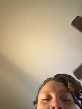 Freechat QueenNuttCollector on StripChat