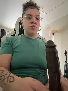 Freechat QueenNuttCollector on StripChat
