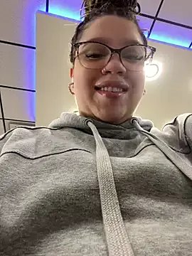 Freechat QueenNuttCollector on StripChat