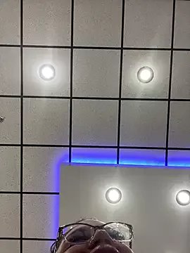 Freechat QueenNuttCollector on StripChat