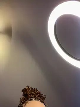 Freechat QueenNuttCollector on StripChat