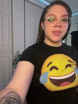 Freechat QueenNuttCollector on StripChat