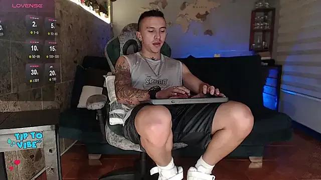 Freechat rogert_xx on StripChat