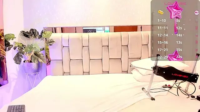 Freechat RoseTaylor__ on StripChat