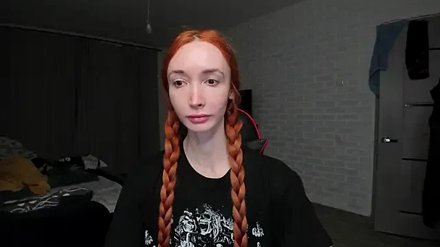 Roxy_Silver on StripChat