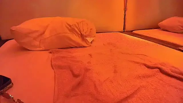 ROXYNL — pussy play