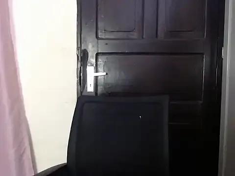 savage_laura on StripChat
