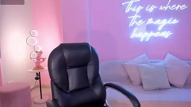 SavannahStorm on StripChat 