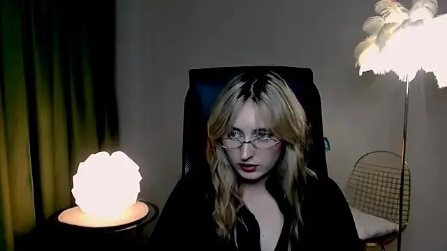 StripChat ScarlettScril is Freechat ScarlettScril — sexy Spider-man costume