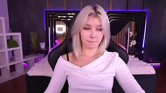 Freechat SelenaIris on StripChat