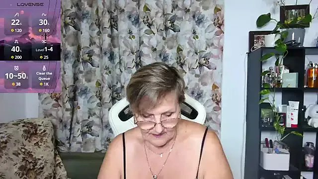 Selenna57 on StripChat