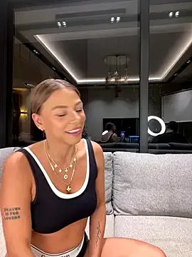 Freechat SexOnMyLvL on StripChat