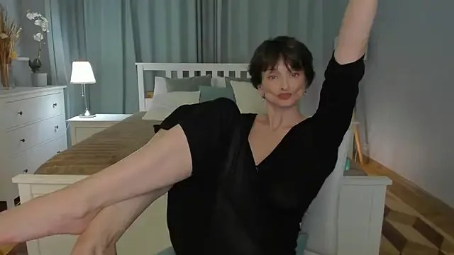 Freechat SimonaDeBeauvoir on StripChat