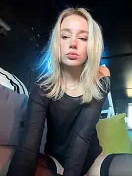 SSSATIVA_model — Pussy masturbation under the table