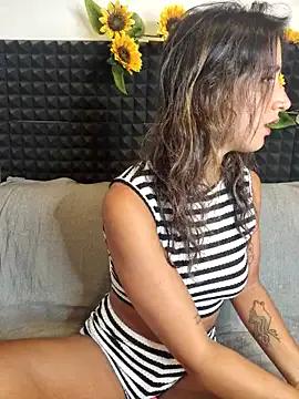 Stefania_PT — NUDA E GIOCO COL CLITORID/PRIVATI APERTI