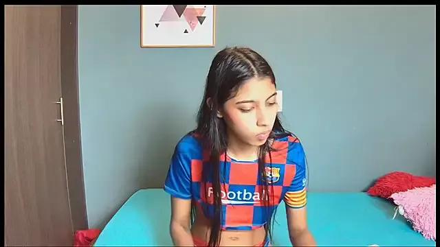 Freechat strawberrymia68 on StripChat
