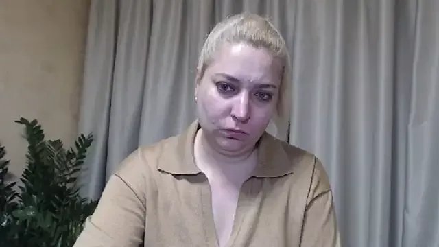 Private sweetpussy13 on StripChat