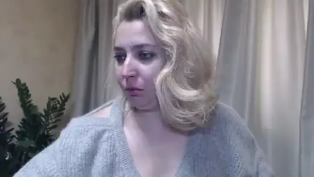 Private sweetpussy13 on StripChat