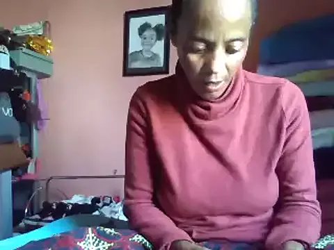 sweets_80 on StripChat