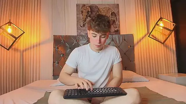 Freechat TaylerWhite on StripChat