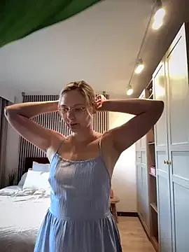 The_Snowwhitee — Squirt in McDonald Last Tip Video!