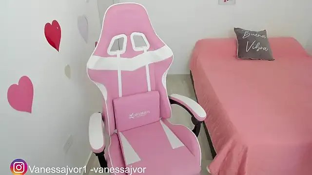 Vanessarios01 — Make me wet