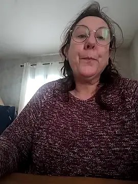 xmyriamx — Nue et fontaine