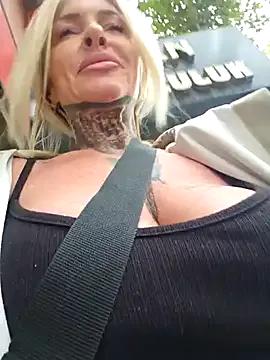 Freechat YourMommyBlair on StripChat