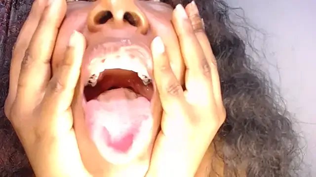 yselahot — Freechat on StripChat