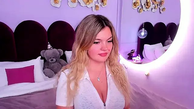 ZaraBloom on StripChat